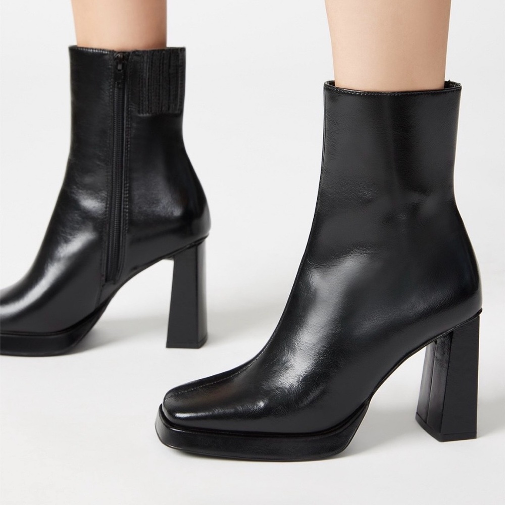 STEVE MADDEN FREYA LEATHER BOOTS size 9